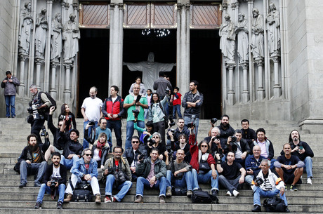 Profissionais de imprensa protestam contra violência em frente à Catedral da Sé, em São Paulo Foto: Léo Pinheiro/Futura Press/Estadão Conteúdo