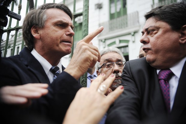 Deputado Jair Bolsonaro (PP-RJ) forçou sua entrada durante visita ao antigo DOI-Codi. (Crédito: Tânia Rêgo/ABr)