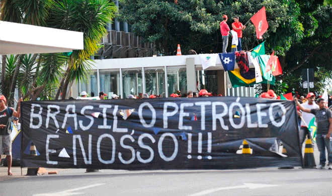 Manifestação contra o leilão de Libra / (Foto: Antonio Cruz / Agência Brasil)