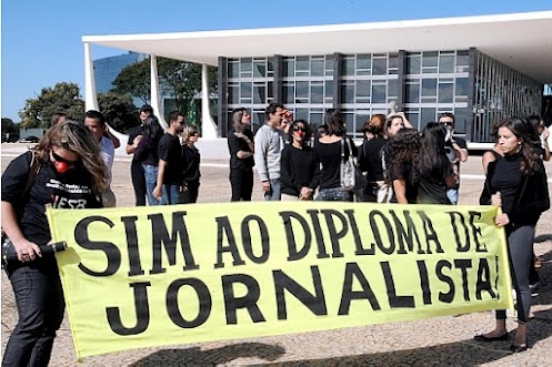 protestam a favor do diploma de jornalista (Foto: Antonio Cruz / Agência Brasil)