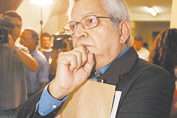 Vereadores do Rio prestam homenagem ao jornalista Maurício Azêdo.