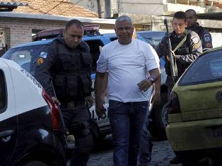 PMs presos por arrastar Cláudia Ferreira (Foto:Marcelo Carnaval / Agência O Globo)