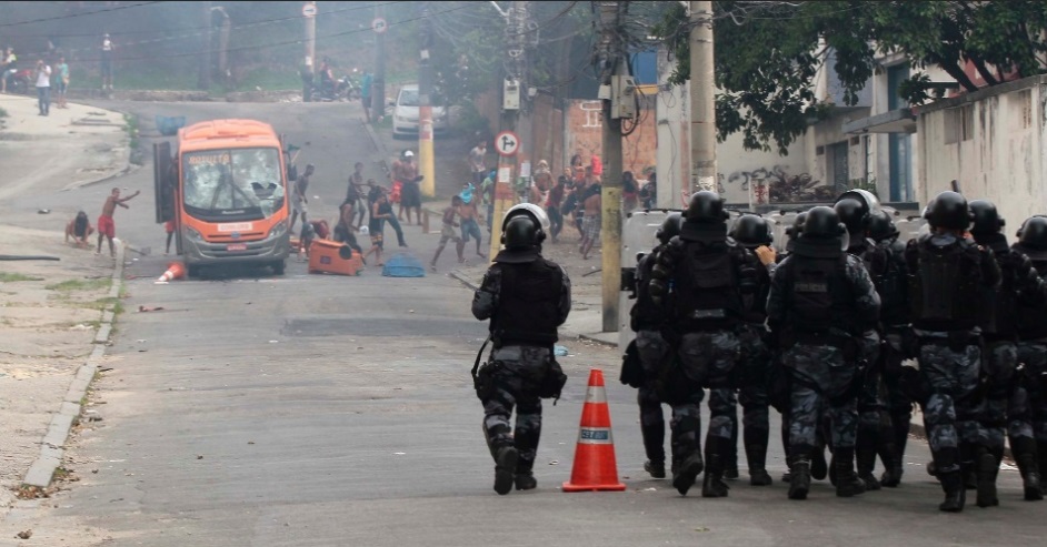 Batalhão de Choque e manifestantes entraram em confronto durante reintegração de posse do terreno (Crédito: Ale Silva/Futura Press)
