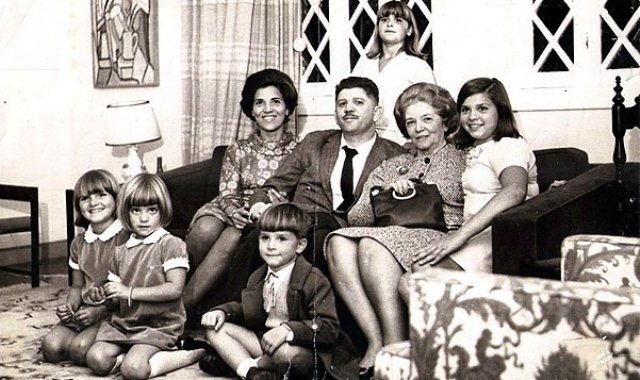 Rubens Paiva com a mulher, a sogra e os filhos (Foto: Álbum de família) 