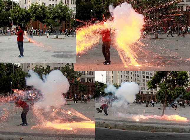 Momento em que o cinegrafista Santiago Andrade é atingido por explosivo (Foto: Domingos Peixoto/O Globo)
