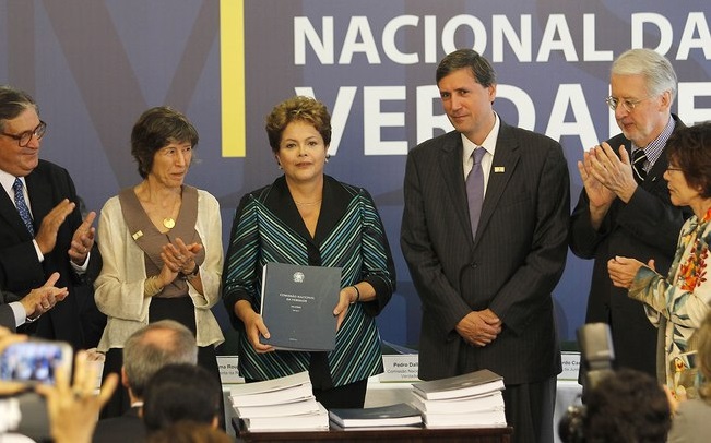 Dilma Rousseff recebe relatório da Comissão Nacional da Verdade em Brasília (Foto: Alan Sampaio/Portal Último Segundo)