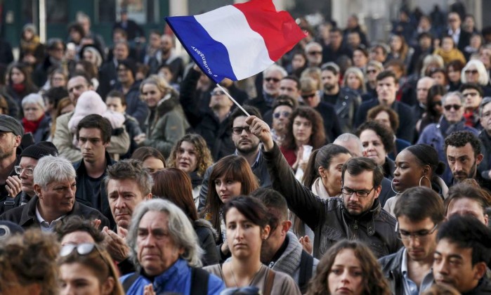 manifestação em Lyon após atentado 13 novembro reuters