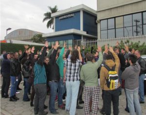 Jornalistas fazem manifestação em frente à sede do jornal. Foto: Sindicato dos Jornalistas de São Paulo