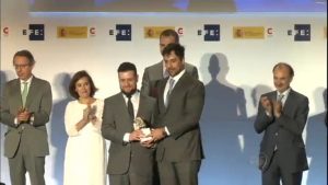 Equipe da Record comemora conquista do prêmio Rei da Espanha de jornalismo