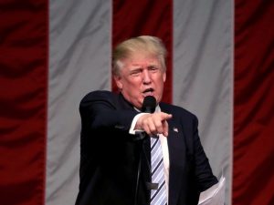Donald Trump fala durante um evento de campanha em Fairfield, Connecticut (Foto: Michelle McLoughlin/Reuters)